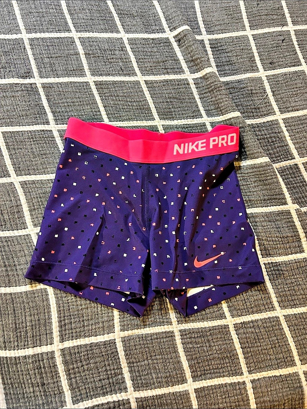 Nike Pro Dri-FIT shorts Boys Medium Athletic Shorts in Purple & Pink